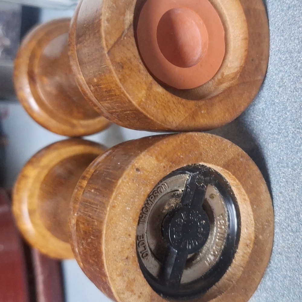 Vintage Olde Thompson Wooden Salt Shaker and Pepper Mill - Picture 4 of 6